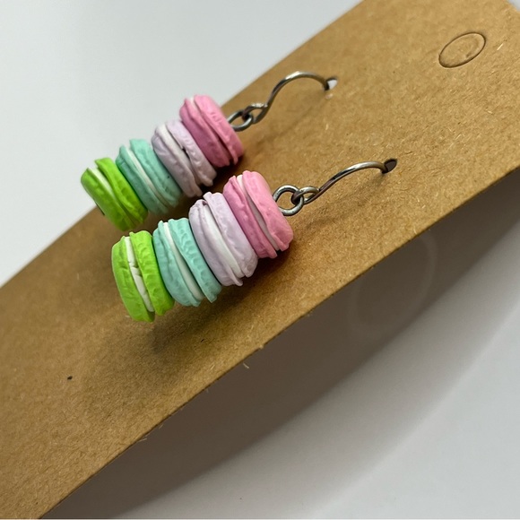 Pastel colored stacked macaroons dangling earrings - Picture 3 of 3